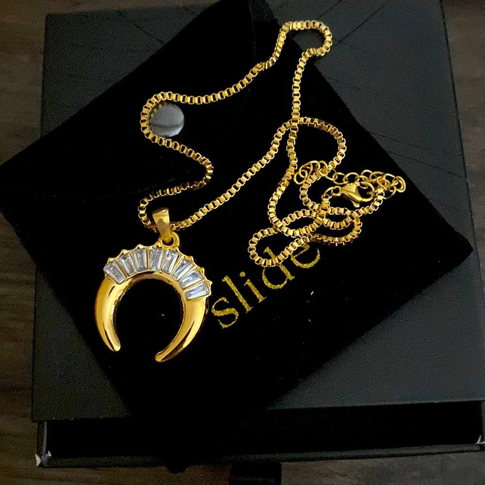 New accent necklace
